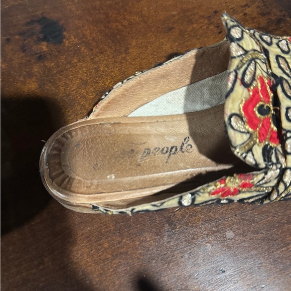 Free People slides sz 6 - Picture 3 of 4